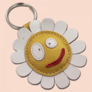 White Daisy Flower Leather Keychain - Wordlwide -..